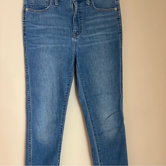 MADEWELL 10" High-Rise Skinny Crop Jeans in Welling Wash: Summerweight Edition - Picture 10 of 12